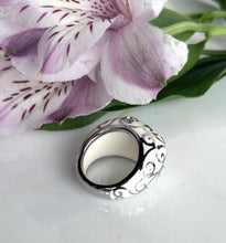 Load image into Gallery viewer, ANGELIQUE DE PARIS CONTESSA RING WHITE TOPAZ
