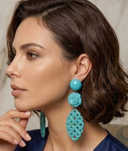 Load image into Gallery viewer, FRANCINE BRAMLI TURQUOISE TRELLIS FLOWER RESIN CLIP ON EARRINGS