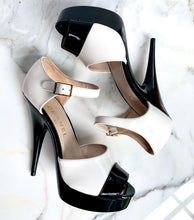 Load image into Gallery viewer, CHANEL RARE ICONIC 1995 SPRING BARBIE PATENT RUNWAY SANDALS NEW IN BOX