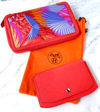 Load image into Gallery viewer, HERMÈS SOIE-COOL EPSOM AND SILK 2015 EXCLUSIVE 2 PIECE WALLET SET PALLADIUM HARDWARE