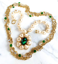 Load image into Gallery viewer, CHANEL RARE MASSIVE EMERALD GRIPOIX GLASS PEARL NECKLACE 1991