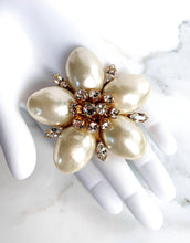 Load image into Gallery viewer, CHANEL ROBERT GOOSSENS MASSIVE GRIPOIX BAROQUE PEARL FLOWER BROOCH 1992