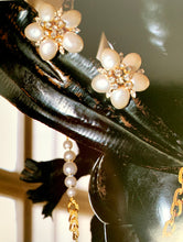 Load image into Gallery viewer, CHANEL ROBERT GOOSSENS MASSIVE GRIPOIX BAROQUE PEARL FLOWER BROOCH 1992
