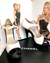 Load image into Gallery viewer, CHANEL RARE ICONIC 1995 SPRING BARBIE PATENT RUNWAY SANDALS NEW IN BOX