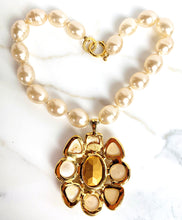 Load image into Gallery viewer, CHANEL RARE MASSIVE EMERALD GRIPOIX GLASS PEARL NECKLACE 1991