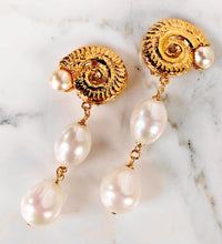 Load image into Gallery viewer, CHANEL RARE ROBERT GOOSSENS COQUILLAGE GRIPOIX GLASS PEARLS EARRINGS