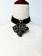 Load image into Gallery viewer, CHANEL MASSIVE RUNWAY RESIN AND VELVET 2008 RUTHENIUM NECKLACE CHOKER NEW WITH TAGS