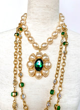 Load image into Gallery viewer, CHANEL RARE MASSIVE EMERALD GRIPOIX GLASS PEARL NECKLACE 1991