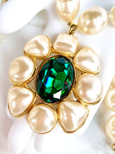 Load image into Gallery viewer, CHANEL RARE MASSIVE EMERALD GRIPOIX GLASS PEARL NECKLACE 1991