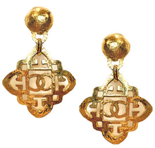 Load image into Gallery viewer, CHANEL LOGO GILT HAMMERED FILIGREE VINTAGE QUATREFOIL DANGLE EARRING
