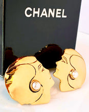 Load image into Gallery viewer, CHANEL MADEMOISELLE COCO RARE 1987 GRIPOIX ACCENT EARRINGS