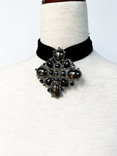Load image into Gallery viewer, CHANEL MASSIVE RUNWAY RESIN AND VELVET 2008 RUTHENIUM NECKLACE CHOKER NEW WITH TAGS