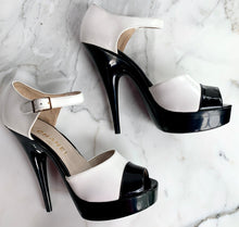 Load image into Gallery viewer, CHANEL RARE ICONIC 1995 SPRING BARBIE PATENT RUNWAY SANDALS NEW IN BOX
