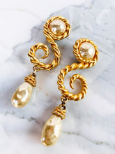 Load image into Gallery viewer, CHANEL RUNWAY CORDAGE ROPE GRIPOIX PEARL EARRINGS VICTOIRE DE CASTELLANE