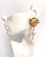 Load image into Gallery viewer, CHANEL RARE ROBERT GOOSSENS COQUILLAGE GRIPOIX GLASS PEARLS EARRINGS