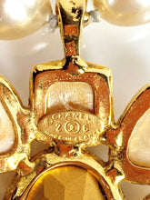 Load image into Gallery viewer, CHANEL RARE MASSIVE EMERALD GRIPOIX GLASS PEARL NECKLACE 1991