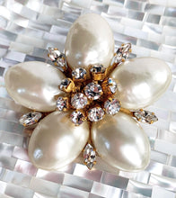 Load image into Gallery viewer, CHANEL ROBERT GOOSSENS MASSIVE GRIPOIX BAROQUE PEARL FLOWER BROOCH 1992
