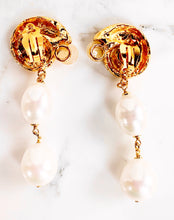 Load image into Gallery viewer, CHANEL RARE ROBERT GOOSSENS COQUILLAGE GRIPOIX GLASS PEARLS EARRINGS