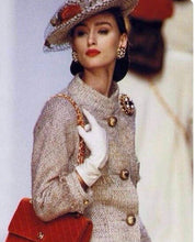 Load image into Gallery viewer, CHANEL RUNWAY MASSIVE GRIPOIX POURED GLASS PENDANT BROOCH