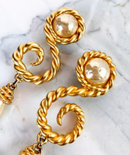 Load image into Gallery viewer, CHANEL RUNWAY CORDAGE ROPE GRIPOIX PEARL EARRINGS VICTOIRE DE CASTELLANE