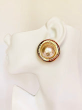 Load image into Gallery viewer, CHANEL 31 RUE CAMBON GRIPOIX GLASS PEARL JUMBO EARRING 1980s