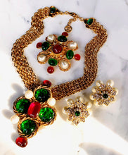 Load image into Gallery viewer, CHANEL MASSIVE EMERALD AND BERRY GRIPOIX POURED GLASS NECKLACE