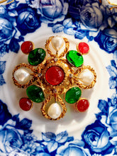 Load image into Gallery viewer, CHANEL MASSIVE GRIPOIX POURED GLASS PENDANT BROOCH