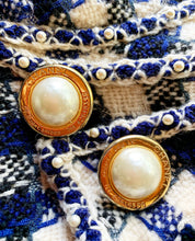 Load image into Gallery viewer, CHANEL 31 RUE CAMBON GRIPOIX GLASS PEARL JUMBO EARRING 1980s