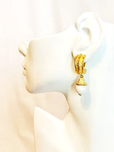 Load image into Gallery viewer, POGGI PARIS 1980'S SPECTACULAR NECKLACE EARRING DEMI PARURE SET MATTE WHITE AND GOLD