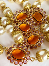 Load image into Gallery viewer, CHANEL RARE GRIPOIX DAISY FLOWERS AND GLASS PEARL VINTAGE NECKLACE