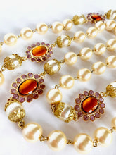 Load image into Gallery viewer, CHANEL RARE GRIPOIX DAISY FLOWERS AND GLASS PEARL VINTAGE NECKLACE