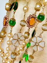 Load image into Gallery viewer, CHANEL RARE GRIPOIX DAISY FLOWERS AND GLASS PEARL VINTAGE NECKLACE