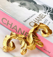 Load image into Gallery viewer, CHANEL MASSIVE ACANTHUS LEAF SCROLL BROOCH 1993 MATTE FINISH