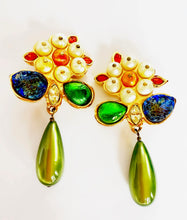 Load image into Gallery viewer, CHANEL IMPORTANT AND RARE MASSIVE GRIPOIX FLORAL EARRINGS 1991