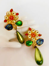Load image into Gallery viewer, CHANEL IMPORTANT AND RARE MASSIVE GRIPOIX FLORAL EARRINGS 1991