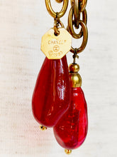 Load image into Gallery viewer, CHANEL 1983 IMPORTANT RED GRIPOIX GLASS NUGGETS LARIAT CHAIN NECKLACE