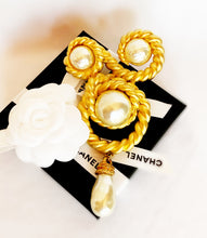Load image into Gallery viewer, CHANEL MASSIVE RUNWAY CORDAGE ROPE GRIPOIX PEARL BROOCH VICTOIRE DE CASTELLANE