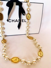 Load image into Gallery viewer, CHANEL GRIPOIX JUMBO GLASS PEARL CROWN VINTAGE NECKLACE