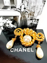 Load image into Gallery viewer, CHANEL MASSIVE GRIPOIX PEARL CORDAGE BAROQUE BROOCH