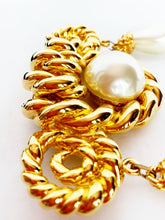 Load image into Gallery viewer, CHANEL MASSIVE GRIPOIX PEARL CORDAGE BAROQUE BROOCH