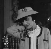 Load image into Gallery viewer, CHANEL MASSIVE GRIPOIX MASTERPIECE PENDANT BROOCH