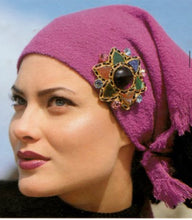 Load image into Gallery viewer, CHANEL RARE COUTURE GRIPOIX POURED GLASS GENUINE GEMSTONE 1995 BROOCH