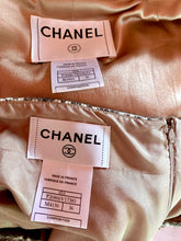 Load image into Gallery viewer, CHANEL RUNWAY CHEVRON TWEED JACKET SKIRT 2 PIECE SET 2005 AUTUMN