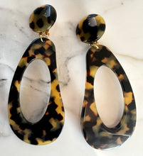 Load image into Gallery viewer, FRANCINE BRAMLI PARIS TORTOISE RESIN HOOP CLIP EARRINGS
