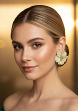 Load image into Gallery viewer, MONTY DON RARE 1980&#39;s CRYSTAL AND FAUX PEARL FLOWER EARRINGS NECKLACE DEMI PARURE SET
