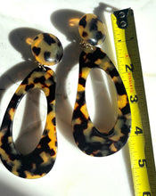 Load image into Gallery viewer, FRANCINE BRAMLI PARIS TORTOISE RESIN HOOP CLIP EARRINGS
