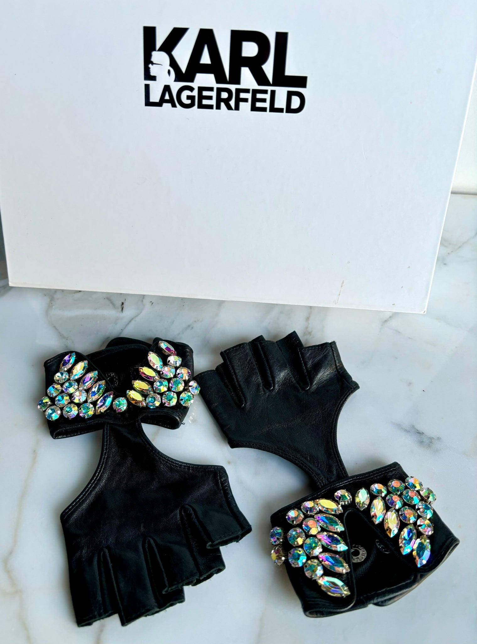 lagerfeld fingerlose handschuhe KARL LAGERFELD LEATHER CRYSTAL FINGERLESS GLOVES NEW – The Paris Mademoiselle