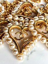 Load image into Gallery viewer, CHANEL MASSIVE CC LOGO 1992 GRIPOIX PEARL VINTAGE NECKLACE
