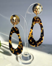 Load image into Gallery viewer, FRANCINE BRAMLI PARIS TORTOISE RESIN HOOP CLIP EARRINGS
