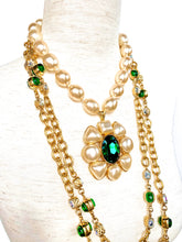 Load image into Gallery viewer, CHANEL RARE MASSIVE EMERALD GRIPOIX GLASS PEARL NECKLACE 1991
